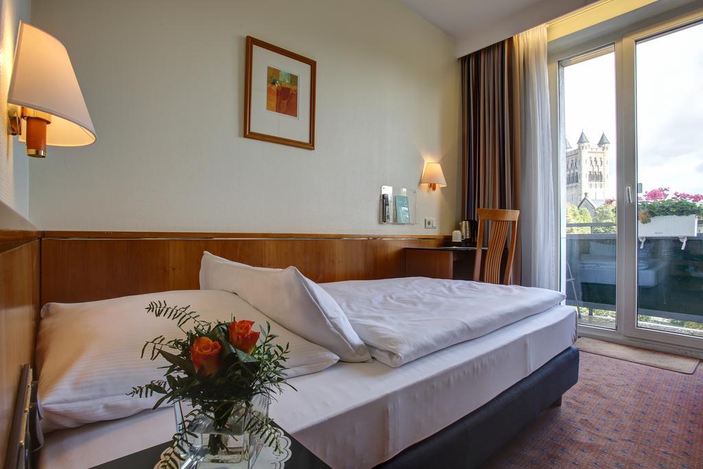Trip Inn Hotel Esplanade, Duesseldorf Экстерьер фото
